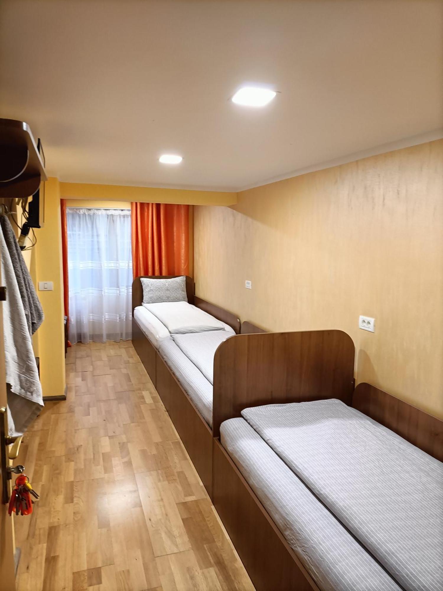 Casa Heidi Hotel Timisoara Bagian luar foto